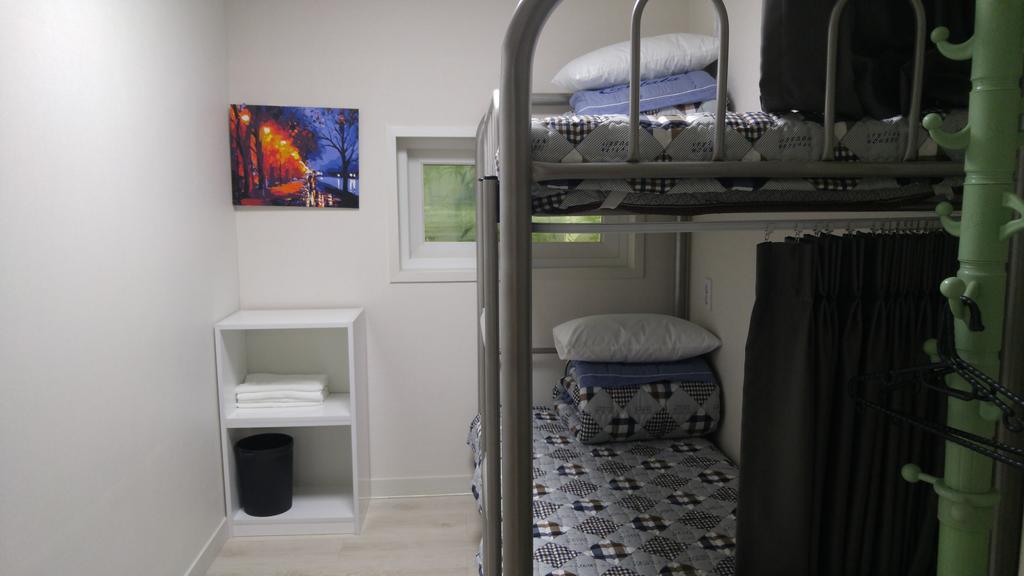 Embassy Guesthouse Itaewon Сеул Стая снимка