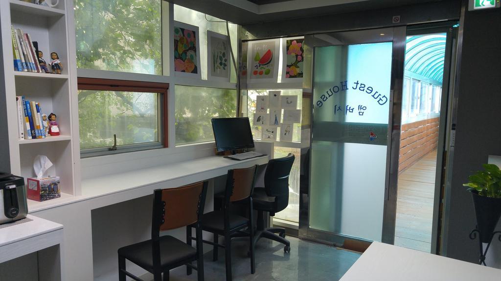 Embassy Guesthouse Itaewon Сеул Екстериор снимка