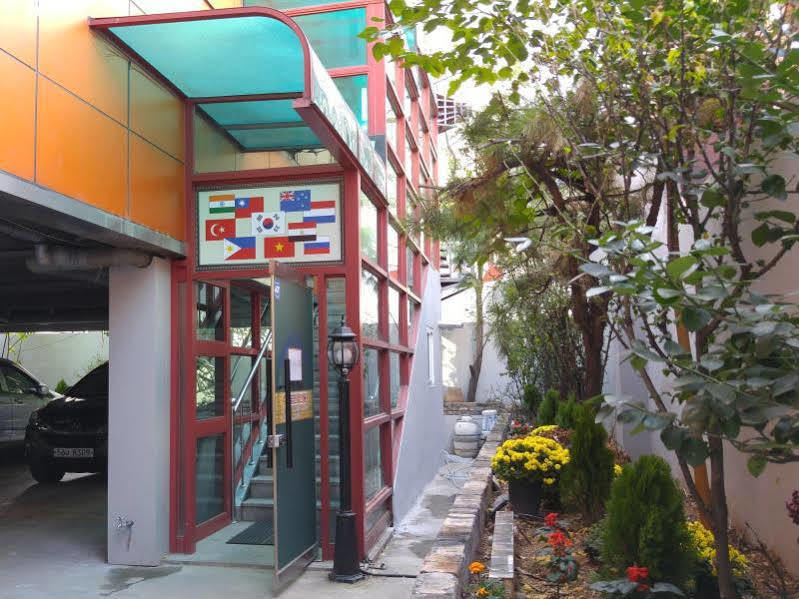Embassy Guesthouse Itaewon Сеул Екстериор снимка